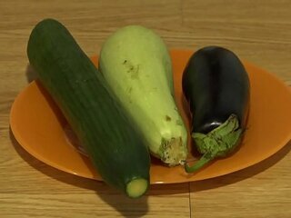 Nastro anale organico con verdure larghe, inserti di culo succosi estremi e un buco spalancato. (culo, dilettante)
